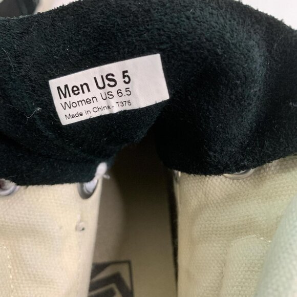 Classic and cool, these black - Picture 5 of 7